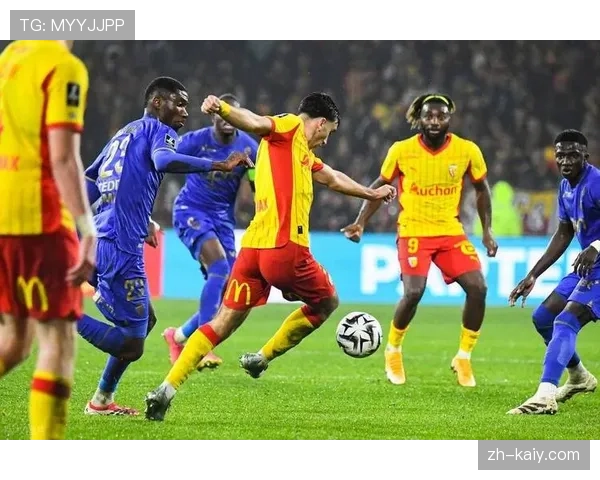 即时：朗斯1-0领先斯特拉斯堡，索托卡开场闪击